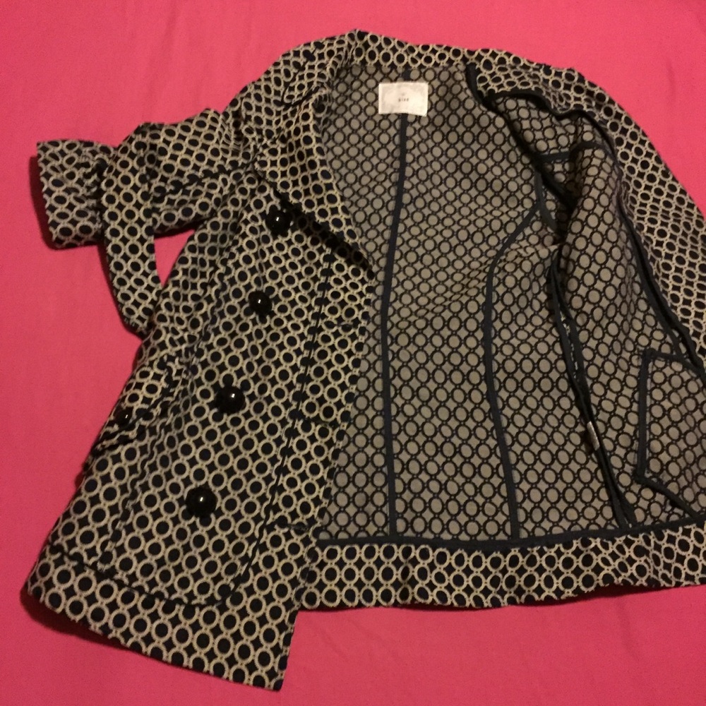 Adorable Lightweight Patterned Coat - image 7